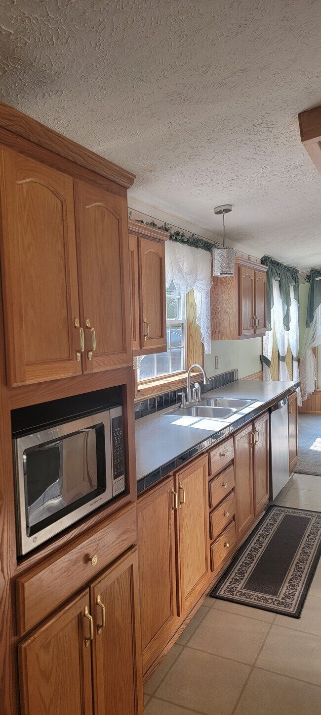 Foto del edificio - 824 Edge Creek Ct
