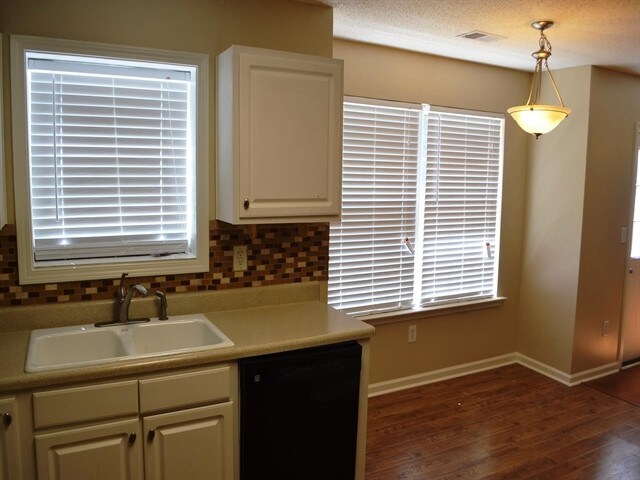 Foto del edificio - 174 Bonnie Woods Dr