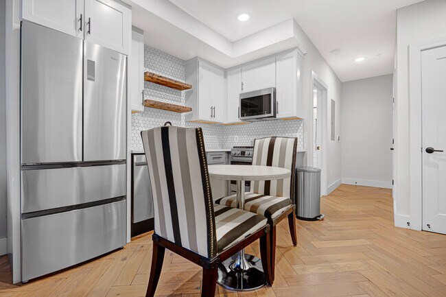 Foto del edificio - 1457 Girard St NW
