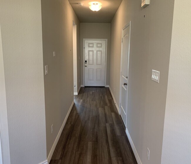 Building Photo - Beautiful 3 Bed/2 Bath Smart Home! Available for Immediate Move in!