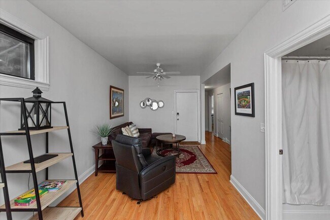 Photo - 2 bedroom in Chicago IL 60657 Apartment