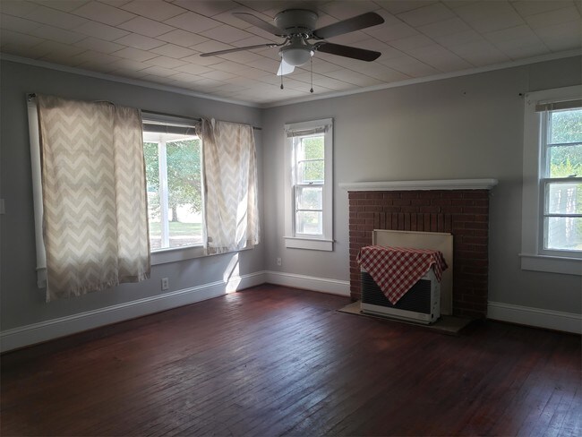 Foto del edificio - 3317 Sikes Mill Rd