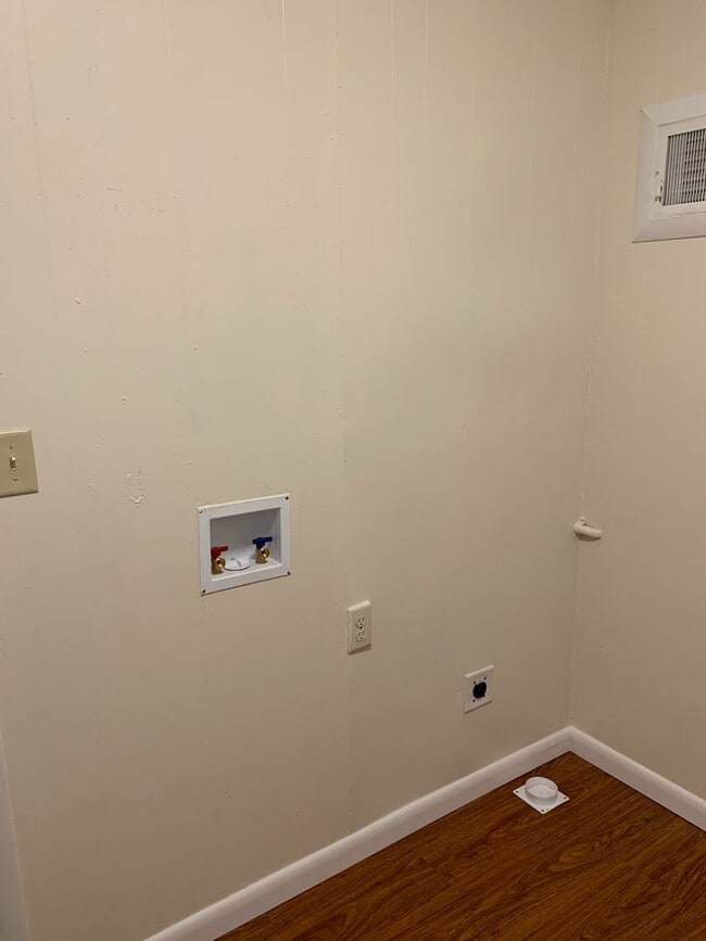 Foto del edificio - 174-174 Hart Ave