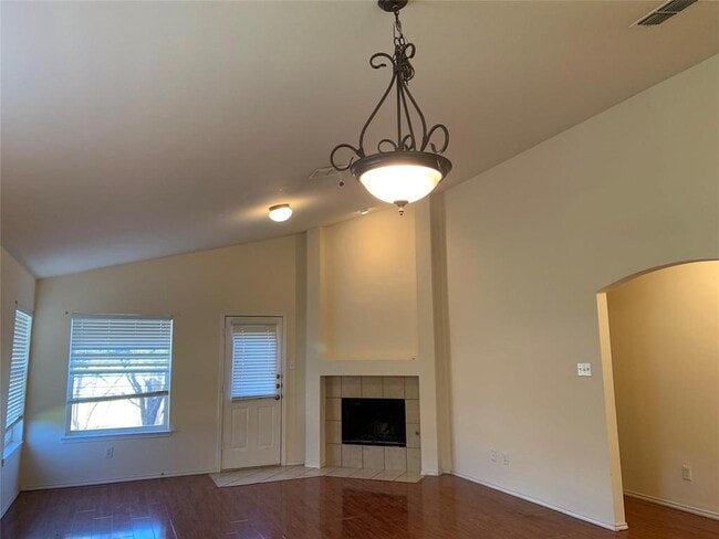 Building Photo - 1417 Sleepy Hollow Dr