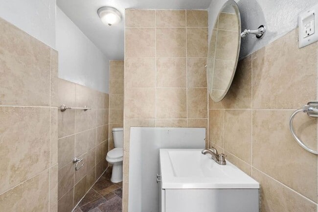 Building Photo - 3 Bedroom House in Munhall Available on 06...