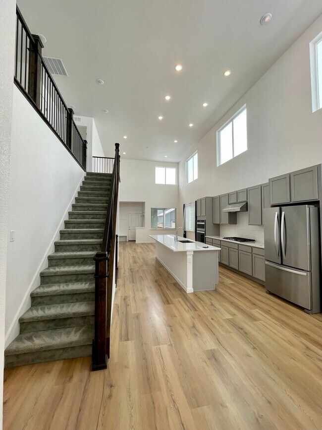 Building Photo - Beautiful 3 Bed 2.5 Bath home in Timnath! ...