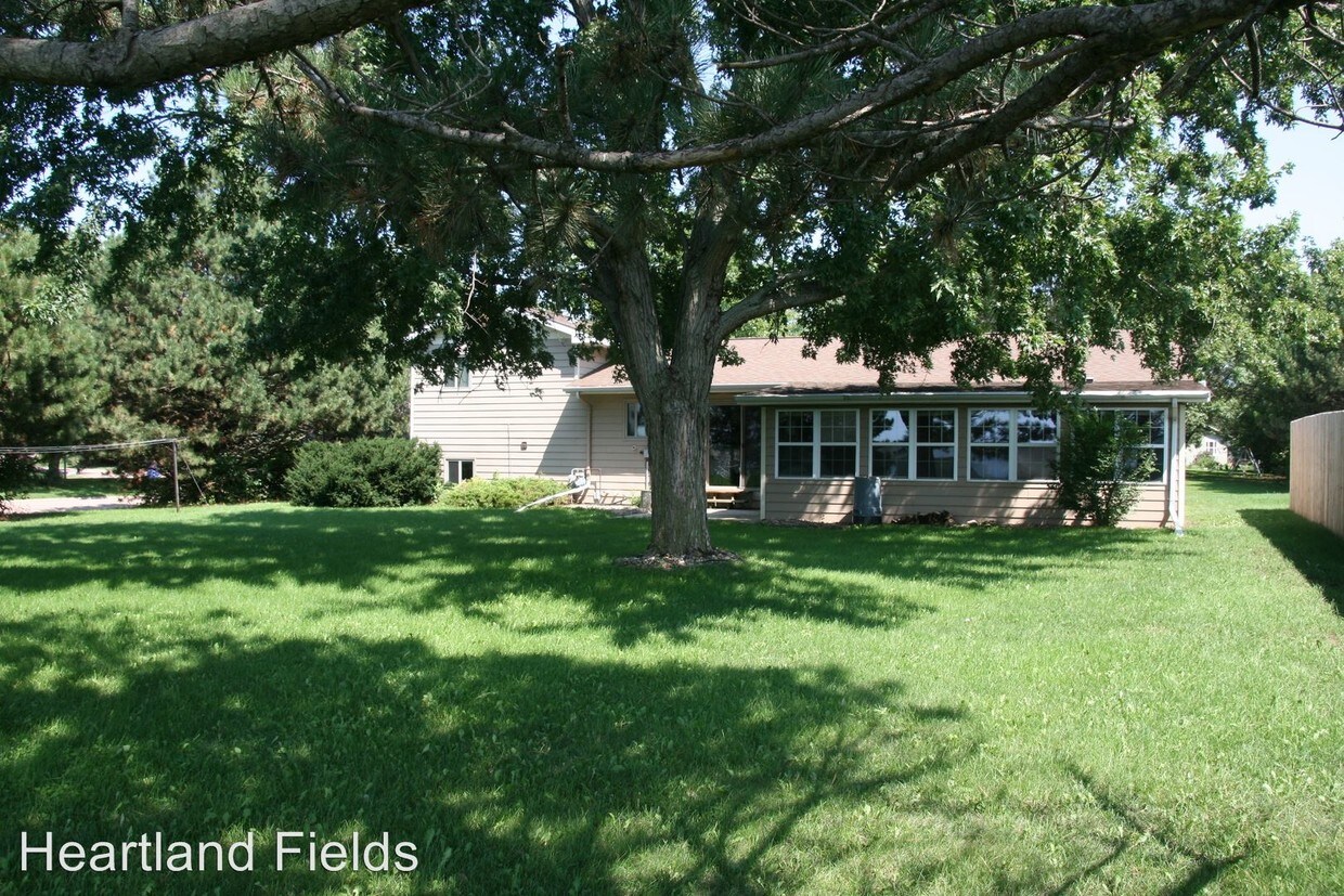 Building Photo - 361 Sunset Dr