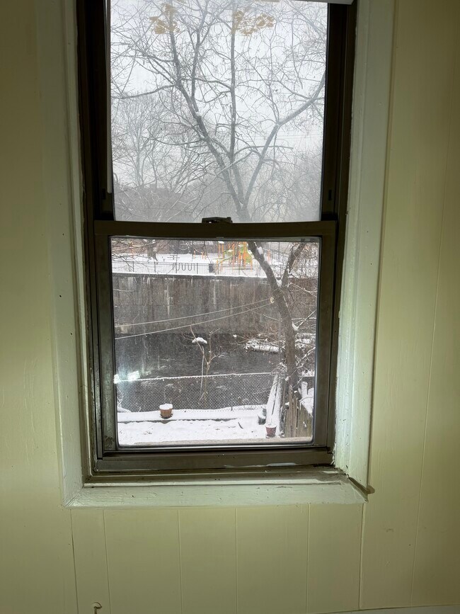 Vista desde el dormitorio principal - 46 Ida St