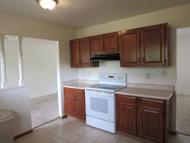 Building Photo - Spacious Bi Level home backing to open space