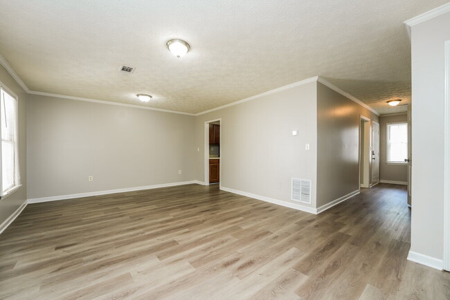 Building Photo - 5603 Wells Cir