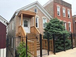 Building Photo - 2146 W 22nd Pl
