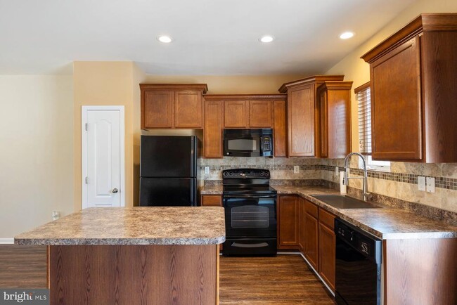 Building Photo - 818 Croggan Cres
