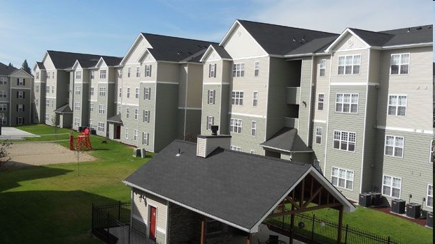 Courtyard with Volleyball Court - The Grove at Cheney