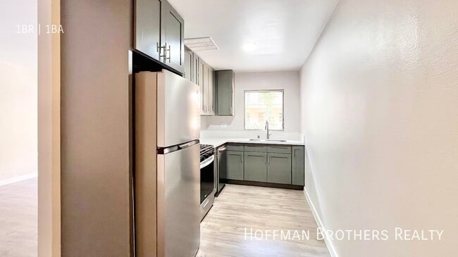Building Photo - Menlo 1