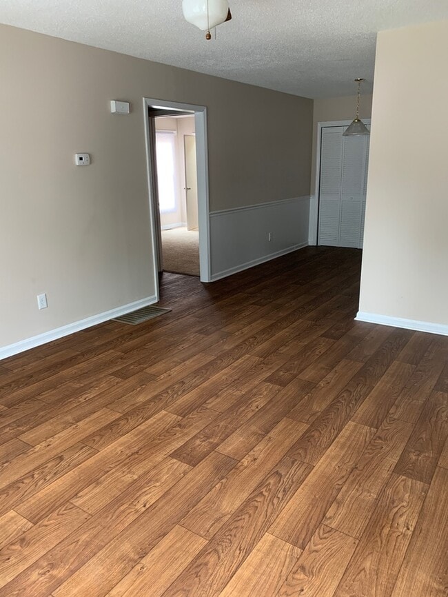 Building Photo - 2 bedroom 1.5 bath - Shelton Duplex $1195-...