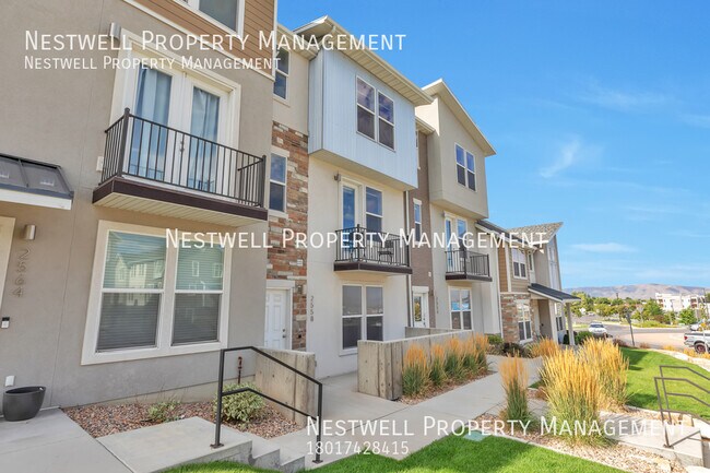 Building Photo - $250 OFF 1ST MONTH'S RENT - Amazing 3-bed ...