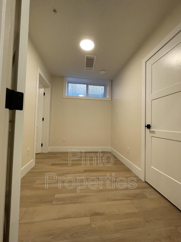 Building Photo - 8717-8110 110 St NW