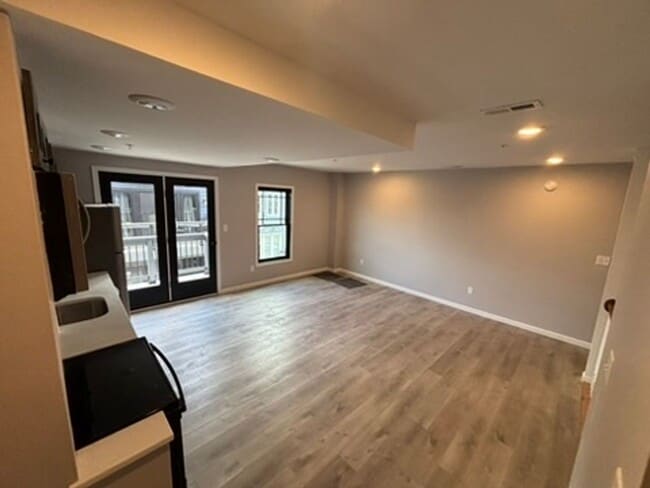 Foto del edificio - 235 E Market St