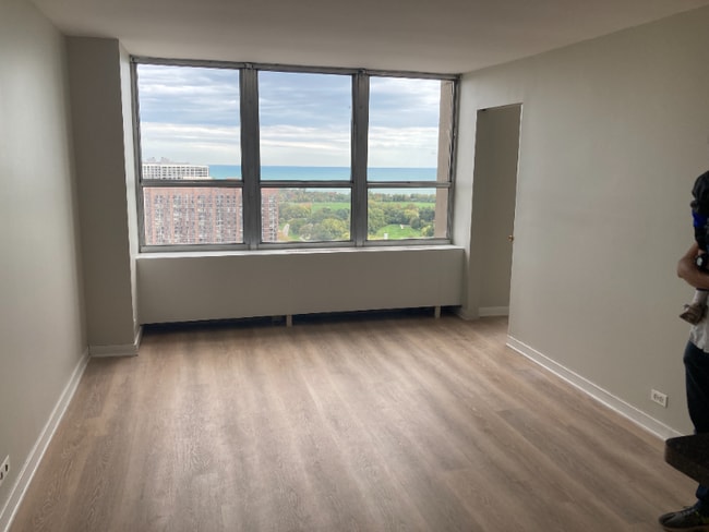 Photo - 655 W Irving Park Rd House