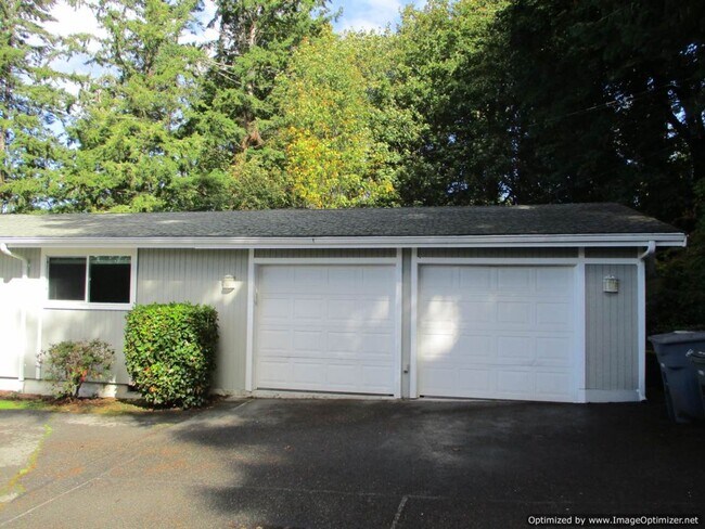 Foto del edificio - 10706 82nd Ave Ct NW