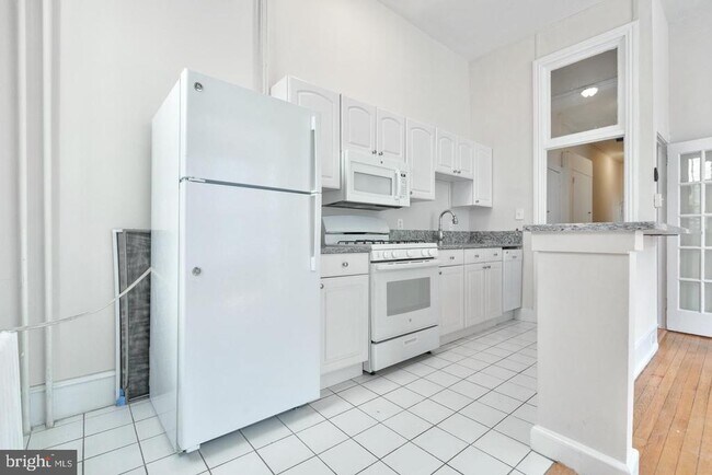 Building Photo - 233 S 20th St