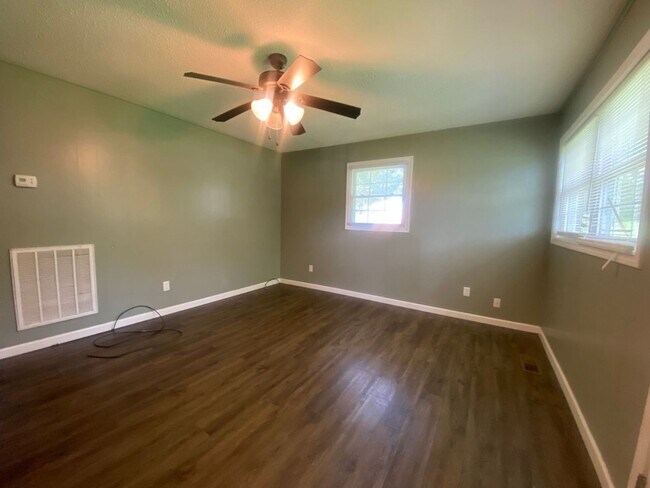 Foto del edificio - 3 Bedroom 1 Bathroom Home in Johnson City, TN