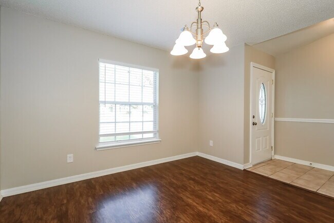 Foto del edificio - 1697 Glen Laurel Dr