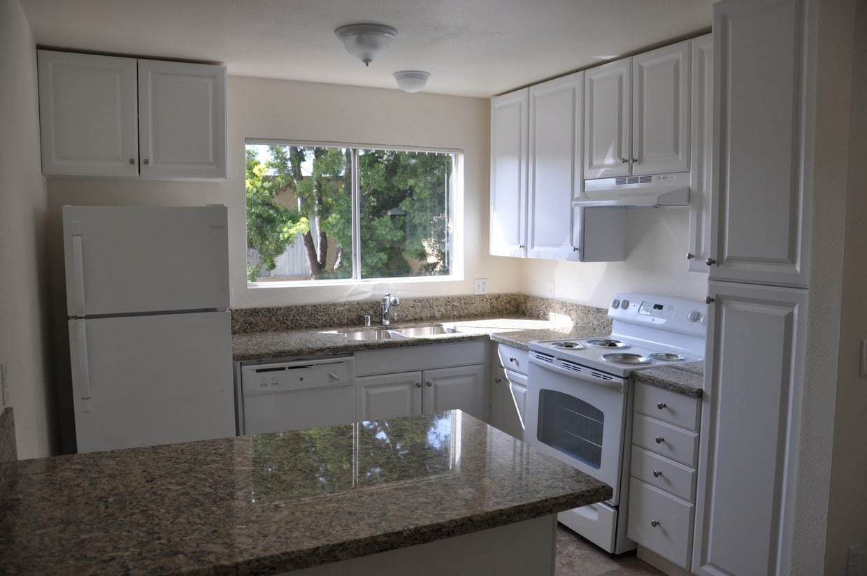 Primary Photo - Mira Monte Apartments