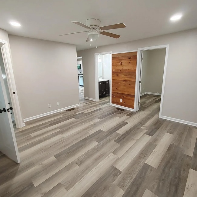 large family room - 96 Ponder St