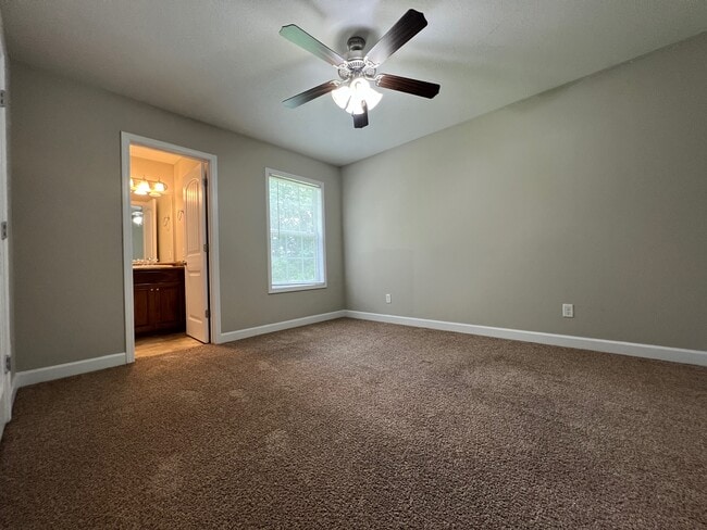 Building Photo - 121 Nature Way