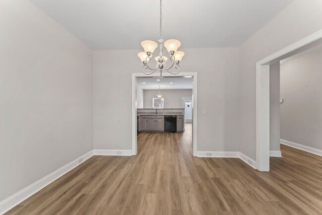 Foto del edificio - Updated 2BR Townhome with Dual Primary Suites & Walk-In Closets!