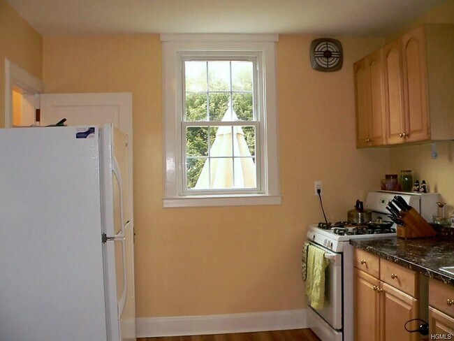 Foto del edificio - 245 Madison Rd