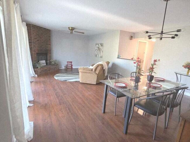 Foto del edificio - 57 Forest Ln