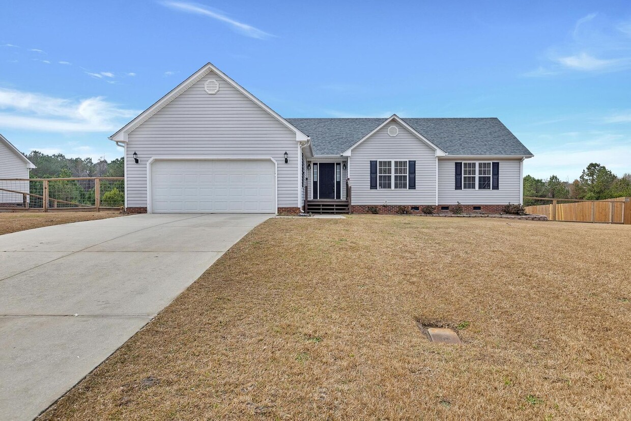 Foto principal - Modern Farmhouse Style with LARGE fenced yard