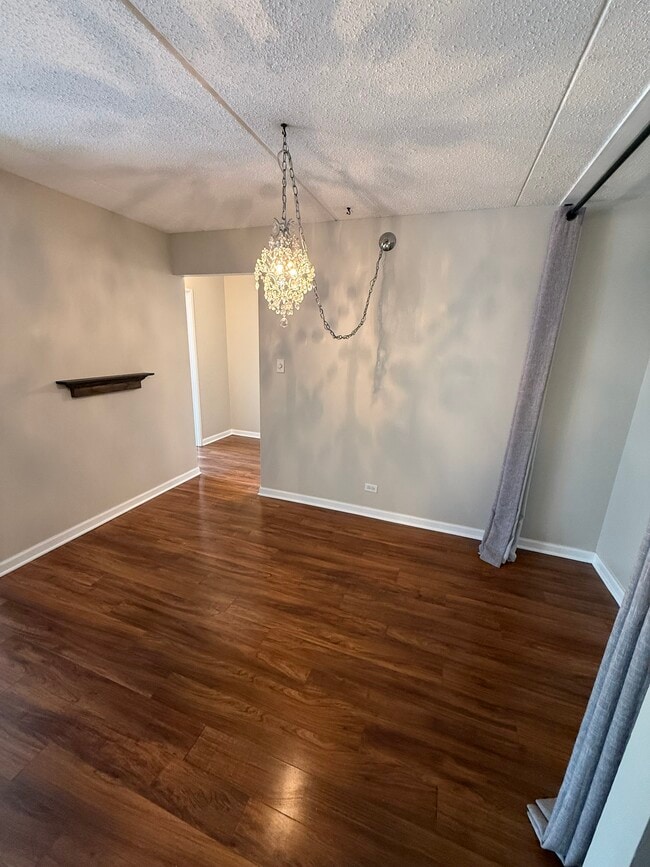 Building Photo - 2015 S Finley Rd