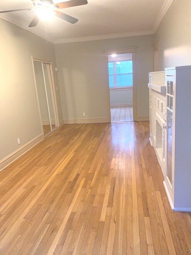 Foto del edificio - 836 W Sunnyside Ave