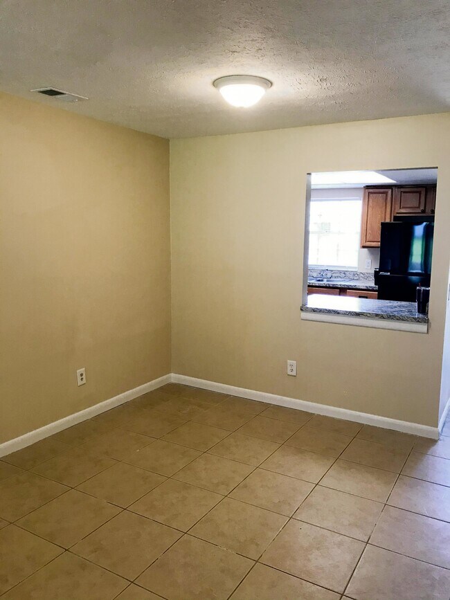 Foto del edificio - 9525 Lake Park Dr