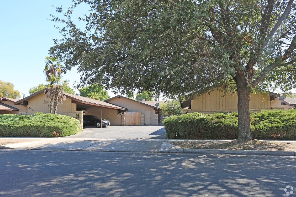 Building Photo - Los Arcos Apartments