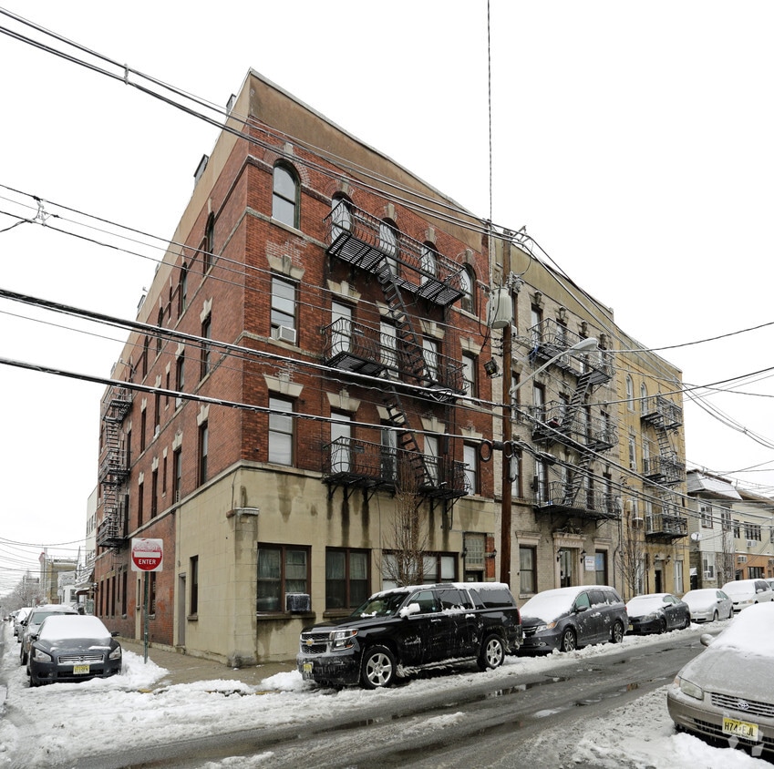 Primary Photo - 4201-4209 Palisade Ave