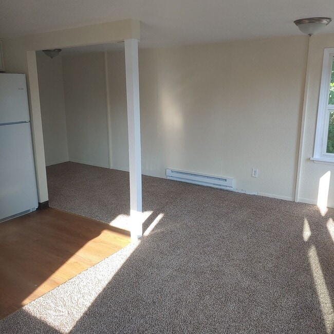 Building Photo - Upgraded 1 Bed 1 Bath Blocks from PSNS