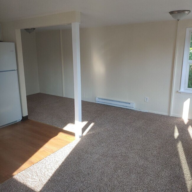 Foto del edificio - Upgraded 1 Bed 1 Bath Blocks from PSNS