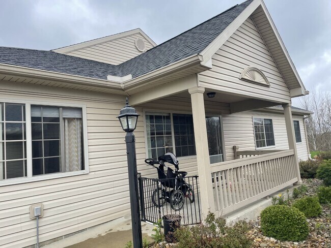 Building Photo - 1101 Altamonte Dr