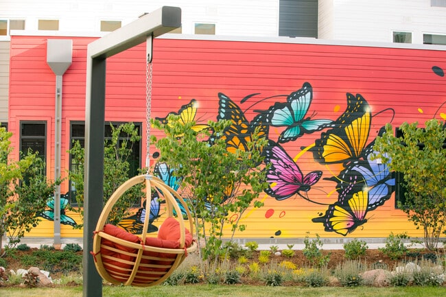 Building Photo - Vina Apartments