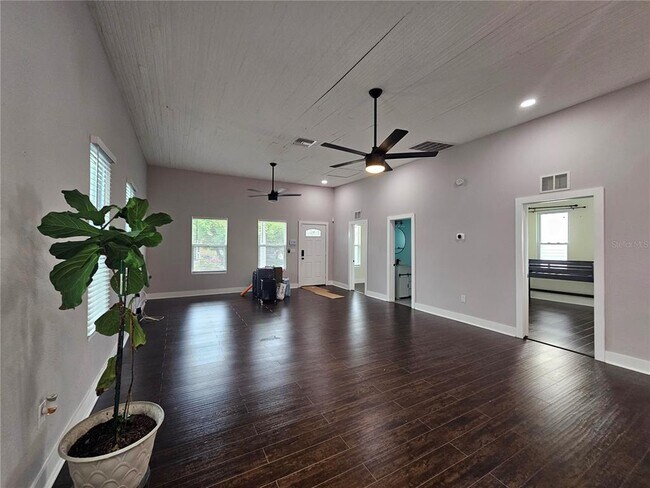 Foto del edificio - 2321 W Walnut St