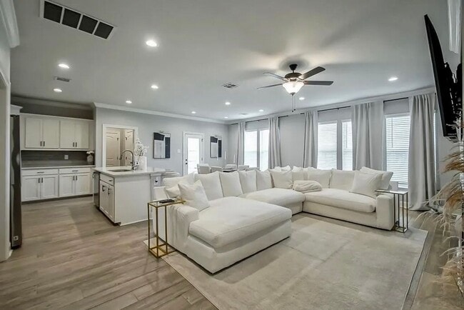 Building Photo - Luxurious 4BR Home with Office & Loft in Gonzales – Top Schools!