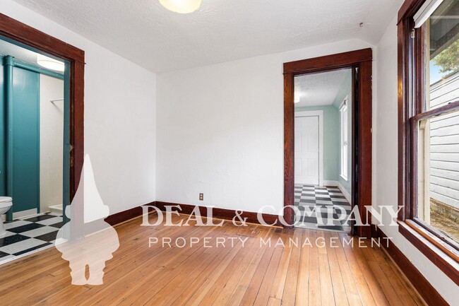 Building Photo - 113-02