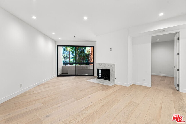 Foto del edificio - 2102 Century Park Ln