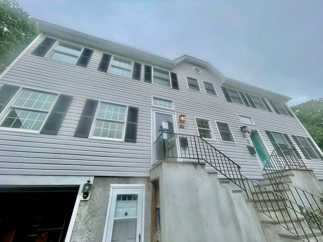 221 Gordon Ave, Sleepy Hollow, NY 10591 Townhome Rentals in Sleepy