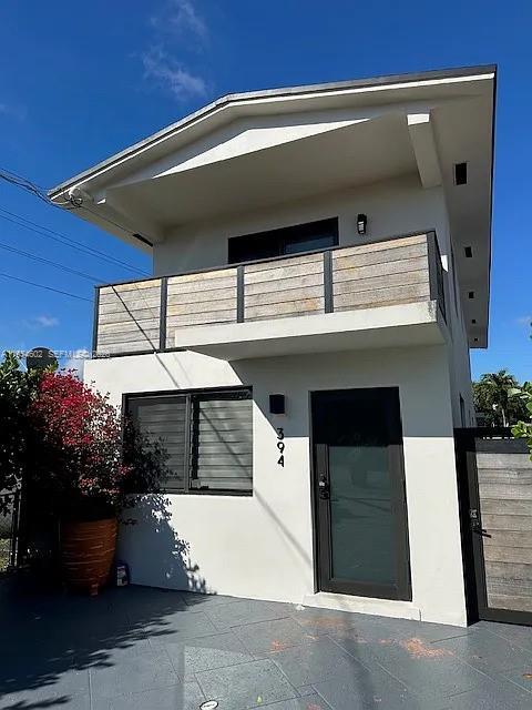 Foto del edificio - 394 Tamiami Canal Rd