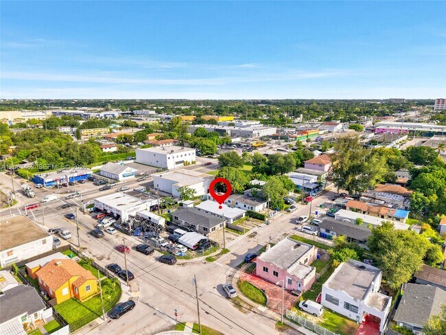 Foto del edificio - 6920 NW 6th Ct